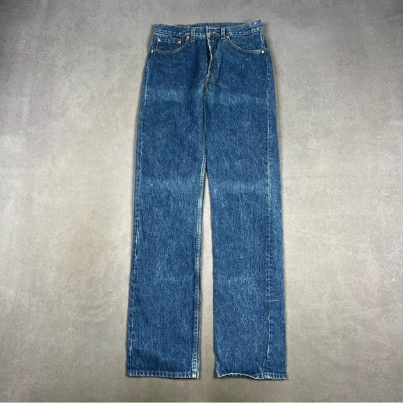 Vintage Levi's Classic Blue Jeans 501 - Picture 2 of 5